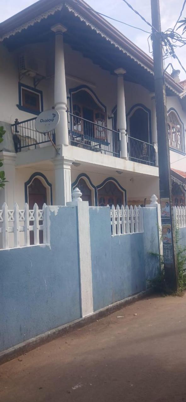 Oviniru Beach Hotel Negombo Exterior foto