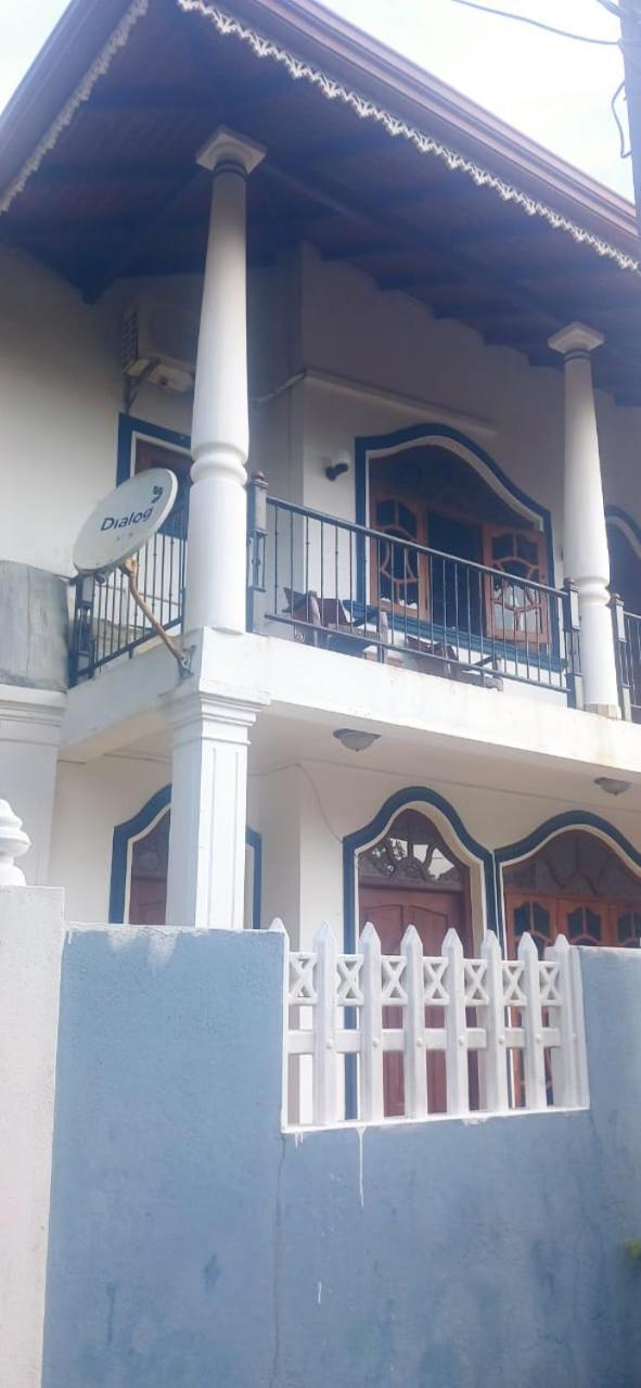 Oviniru Beach Hotel Negombo Exterior foto